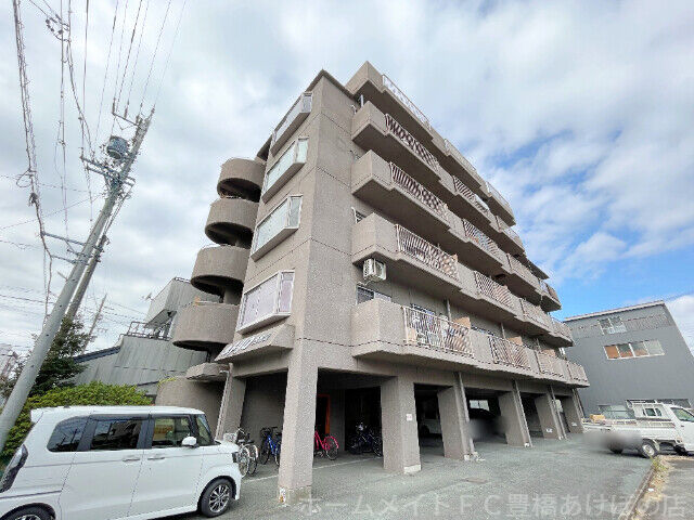 ユトリロ西松山の外観