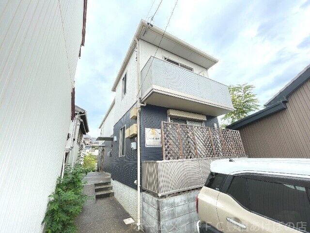 拡大写真:シャトル東町 2階201の建物外観