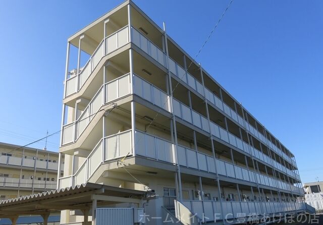 ビレッジハウス津田 4号棟の外観