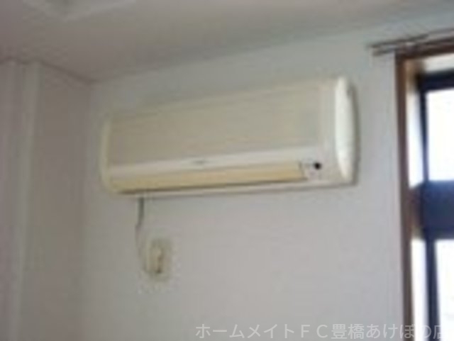 拡大写真:レッドウィング3番館 2階203のエアコン