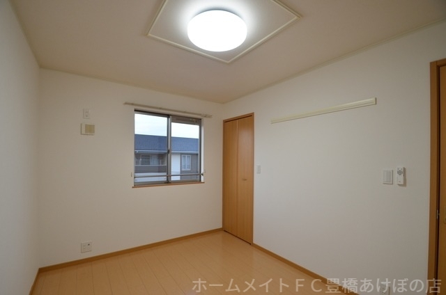 拡大写真:フレシール天伯 A棟 2階205の同型別部屋写真(反転)