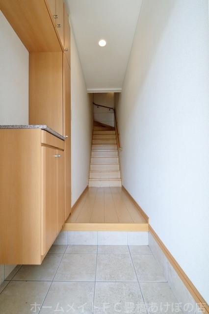 拡大写真:フレシール天伯 A棟 2階205の同型別部屋写真(反転)