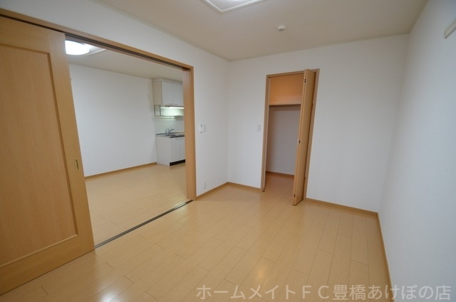 拡大写真:フレシール天伯 A棟 2階205の同型別部屋写真(反転)