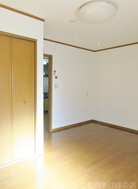 拡大写真:ウイングコート花田壱番館 1階102の内観