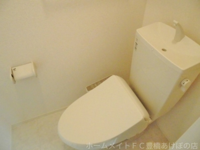 拡大写真:カーサ トライアンフ 1階101のトイレ
