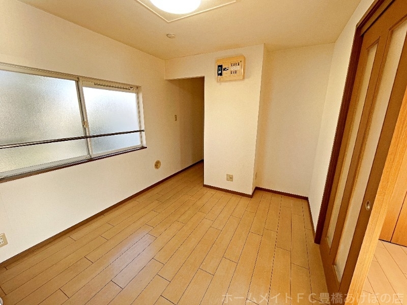 拡大写真:ウイングハイツ 2階202の同型別部屋写真(反転)