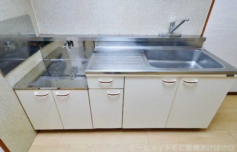 拡大写真:Surplus 常春 B 1階102のキッチン