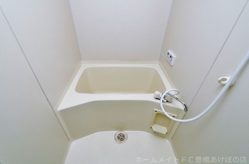 拡大写真:Surplus 常春 B 1階102のバス