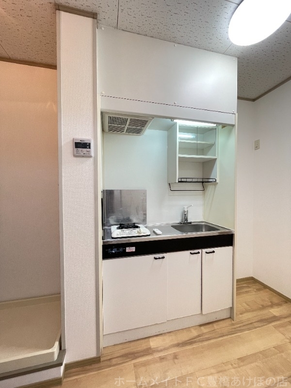 拡大写真:メゾン・ド・ラヴィ菰口 Ⅱ 2階202のキッチン
