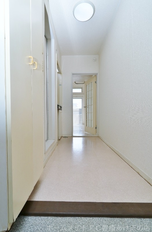 拡大写真:カーサ井原 1階110の玄関