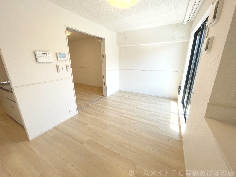 拡大写真:ヒカルサ豊橋小向町 1階102の居室・リビング