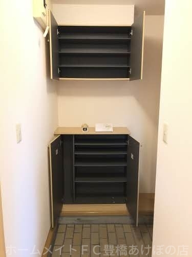 拡大写真:チャーリーズB 1階101の玄関