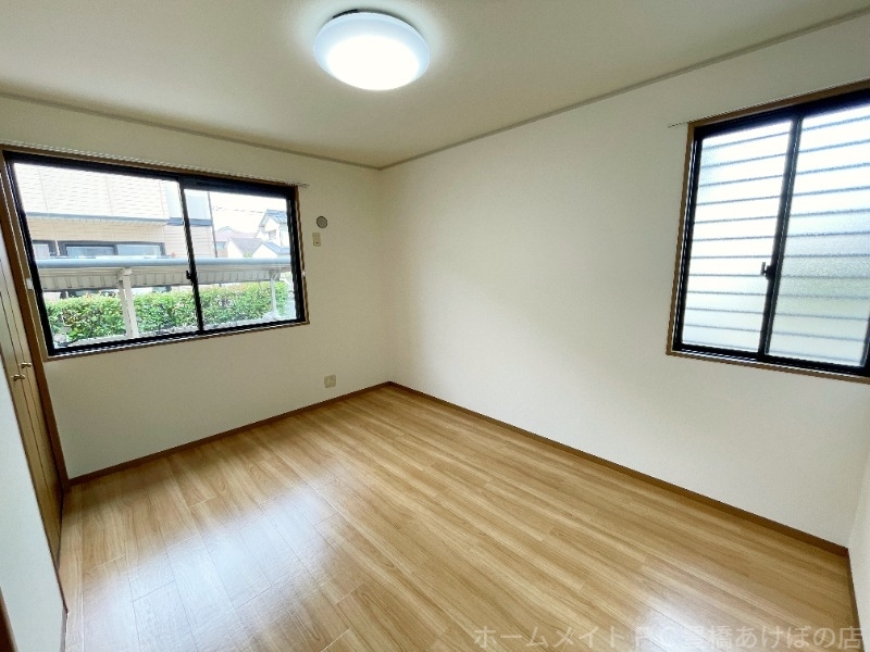 拡大写真:ハートホーム西沢 B棟 1階102の同型別部屋写真(反転)
