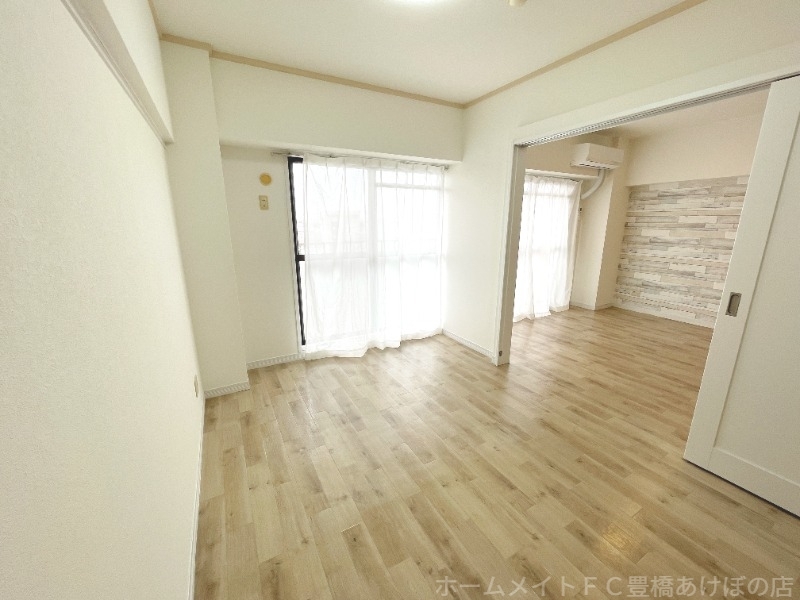 拡大写真:クレストパレス・学園前 4階405の内観