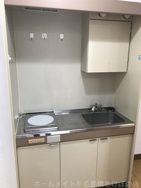 拡大写真:リゾートハイツ山本 地下1階B17の同型別部屋写真(反転)