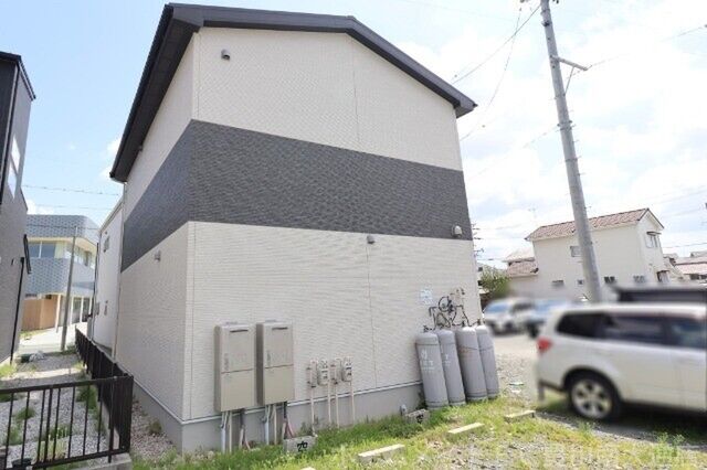 拡大写真:カーサ伊奈駅前 2階201の建物外観