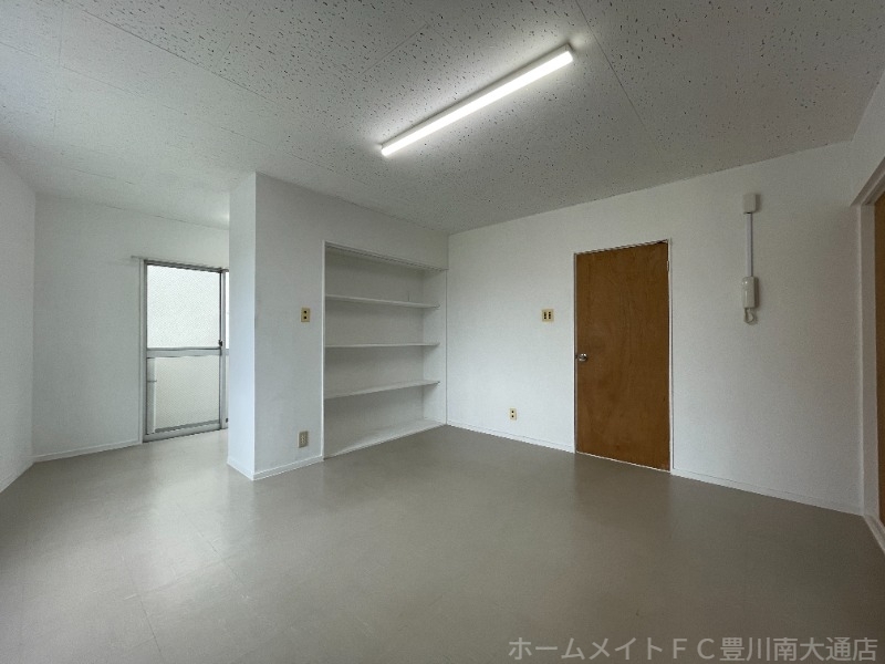 拡大写真:コーポ倉屋敷 2階201の居室・リビング