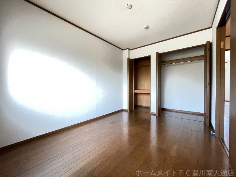 拡大写真：ベルバランセ小坂井 2階201の洋室