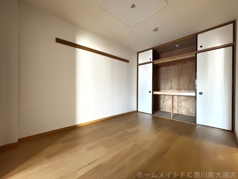 拡大写真:アルメリア一宮 2階202の寝室