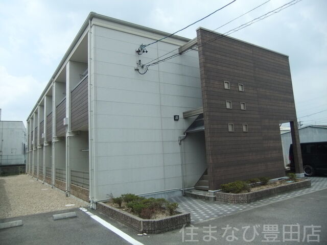 拡大写真:LUNA ROCCIA 1階101の建物外観