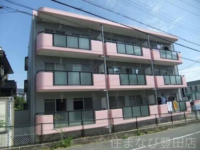 拡大写真:サンハイツ池田 3階302の建物外観