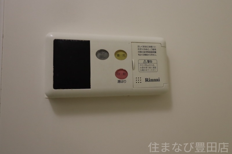 拡大写真:セントラルコートサイトウ 4階303の清掃中
