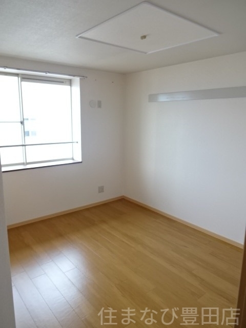拡大写真:ヒルズ栄 2階203の同型別部屋写真
