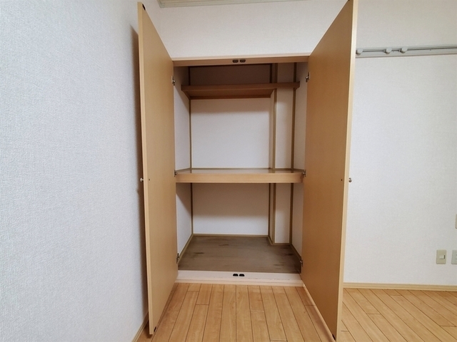 拡大写真:伊丹市荻野7丁目 2階202の内観