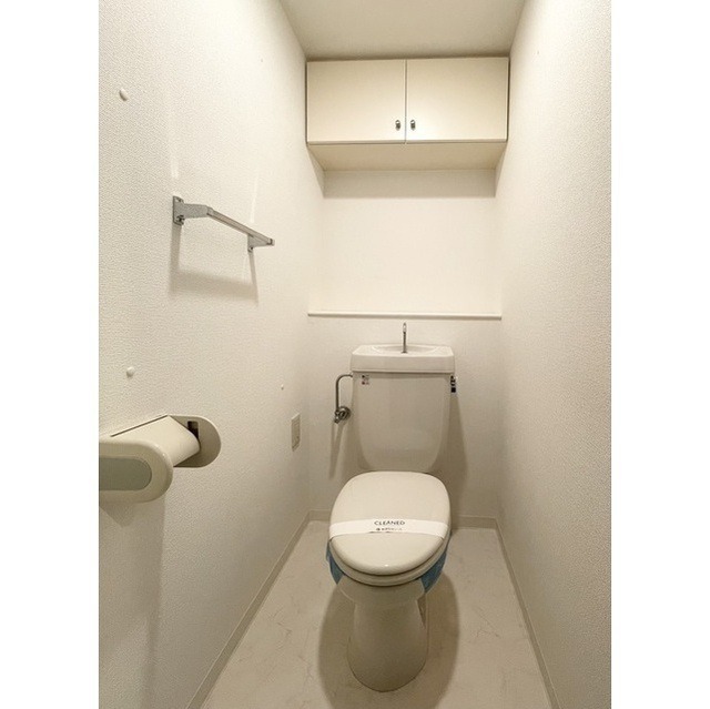 拡大写真:コーポレート稲毛海岸 8階810のトイレ