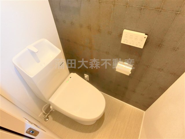 拡大写真:大田区西蒲田1丁目 1階103の温水洗浄便座付きのトイレ