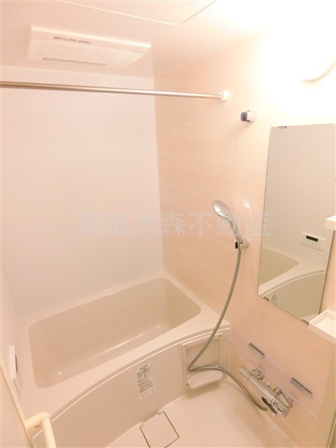 拡大写真:大田区西蒲田1丁目 1階103の追焚と浴室乾燥機付きのお風呂 バスルーム