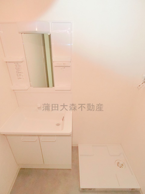 拡大写真:Relive BH蒲田 1階101の洗面脱衣所 独立洗面台 洗濯機置き場