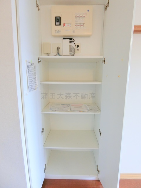 拡大写真：オーベルグランディオ萩中２号棟 8階813のLDKの収納