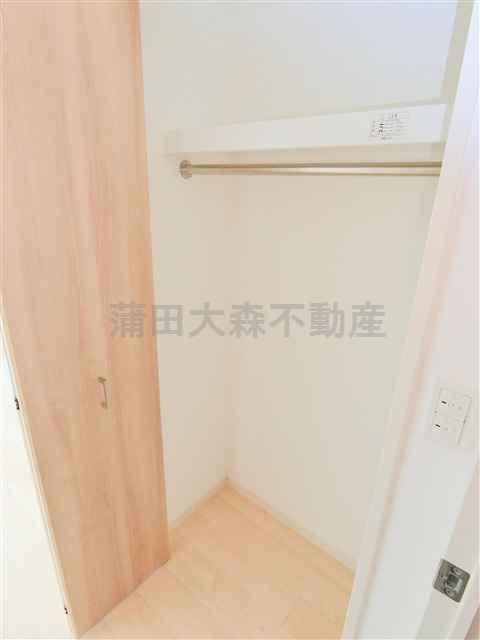 拡大写真:ヴァレッシア蒲田シティ 4階402の収納 クローゼット 1メートル程