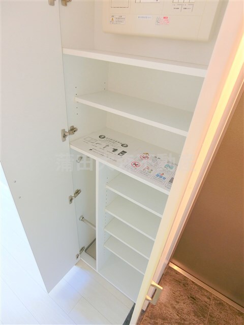 拡大写真:スカイコートパレス蒲田 4階402の玄関収納