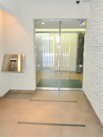 拡大写真:スカイコートパレス蒲田 4階402の防犯カメラTVモニター付オートロック宅配BOXメールBOX管理人室