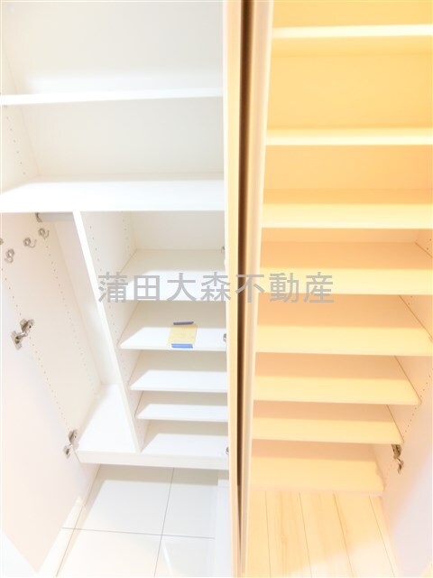 拡大写真:AXAS千鳥町アジールコートSta. 7階701の玄関収納