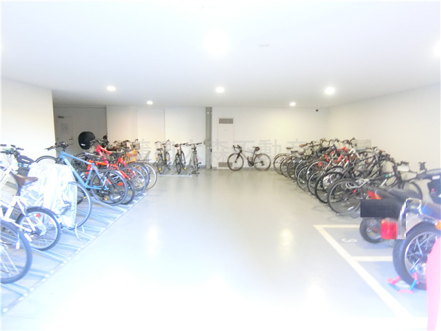 拡大写真:LIBR GRANT羽田 4階409の屋根付き駐輪場 バイク置き場 空き状況等詳細はお問合せ下さい