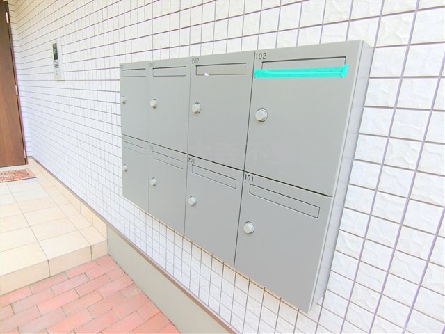 拡大写真:メゾンドレスポワール 3階302のメールBOX 集合ポスト