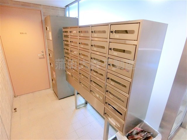 拡大写真:柳原池上マンション 4階402の宅配ボックス メールボックス