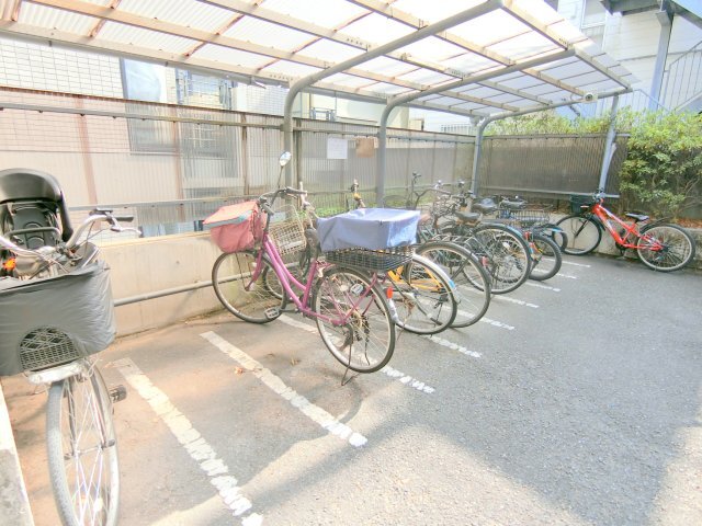 拡大写真:フォルス池上 3階406の駐輪スペース