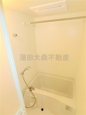拡大写真:XEBEC西蒲田 6階604の浴室乾燥機付きのお風呂 バスルーム 浴室