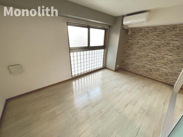 拡大写真:リヴェール鳳 3階301の洋室