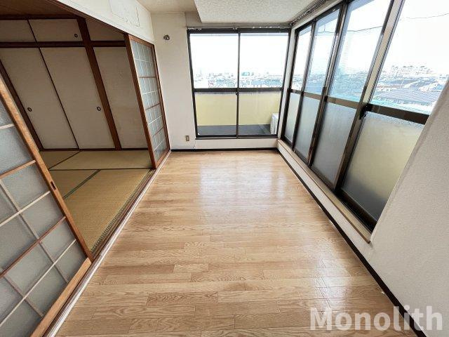拡大写真:TWIN26 5階502の洋室