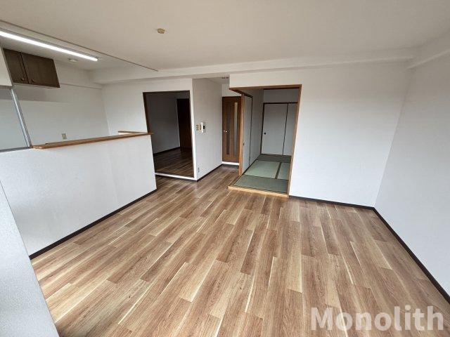 拡大写真：フローラ南館 3階305の居間