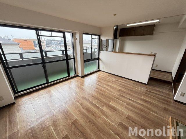 拡大写真：フローラ南館 3階305の居間