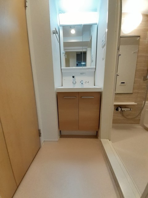 拡大写真:Casa Verde 4階402の洗面所