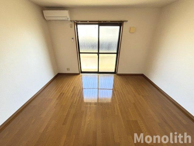 拡大写真:リヴェール弐番館 1階102の洋室