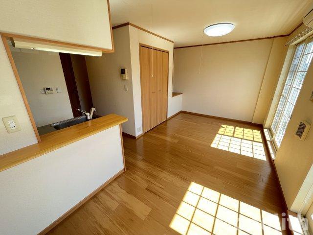 拡大写真:パルフェ和泉 2階203の居間