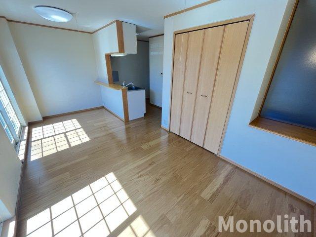 拡大写真:パルフェ和泉 2階203の居間
